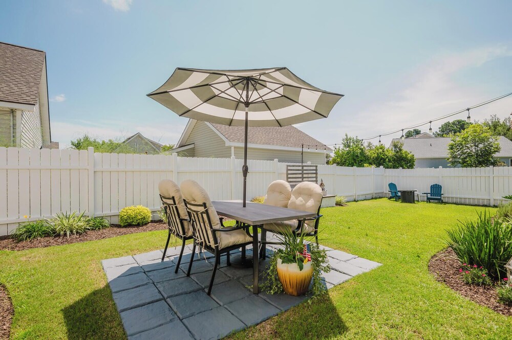 Saltee Cove Coastal Getaway - Charming 3 Bedroom/2.5 Bath Lowcountry Cottage