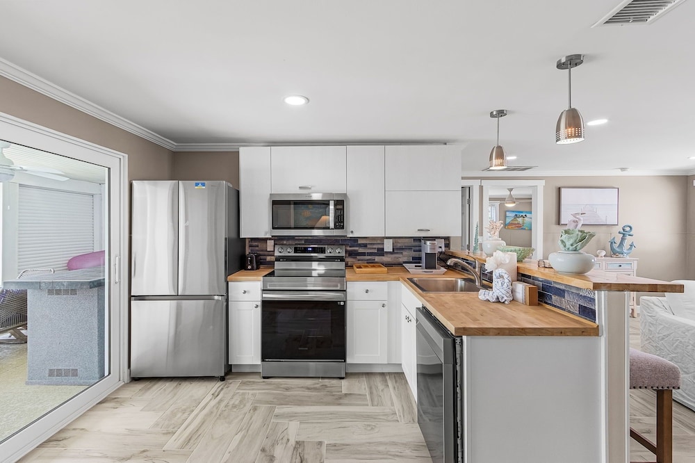 7 Dockside Dream: 3br/3ba Pool Home W/ Water Views! 3 Bedroom Home
