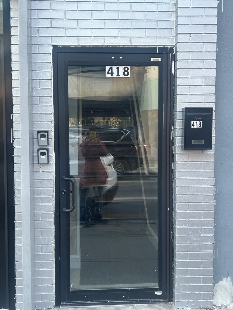 Cozy 2-3 Bedroom Apt in Center City