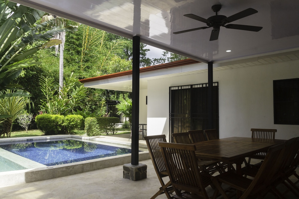 Heart of Jaco: Luxury Villa with Pool by RedAwning