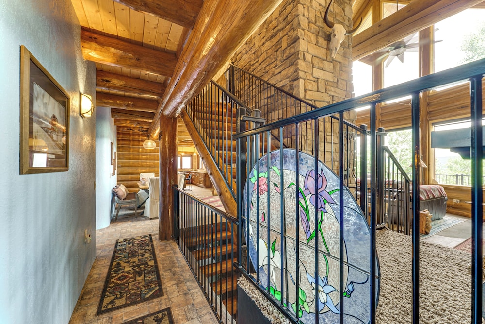 Secluded Angel Fire Retreat: Deck + Stunning View!
