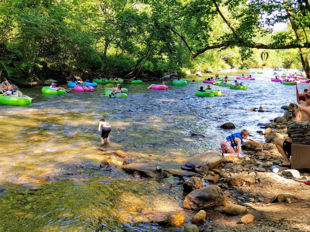 Bear Creek Lodge and Cabins in Helen Ga - Pet Friendly, River on Property, Walking Distance to downtown Helen