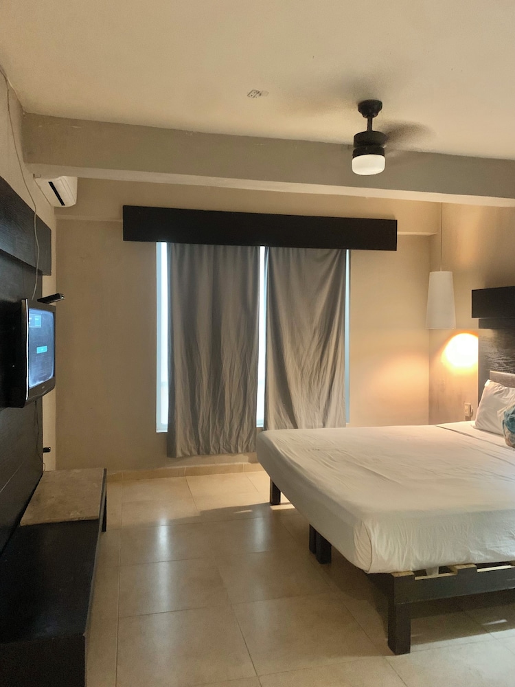 5th Avenue Room By BLVD