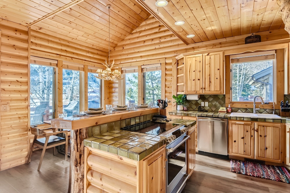 Deer Valley Escapes - Park City Ski Resort Condos