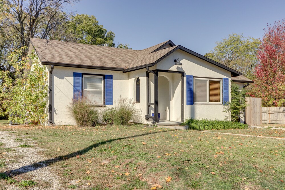 Chic Joplin Cottage w/ Patio < 3 Mi to Town!