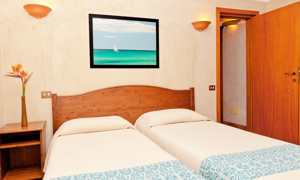 Classical Residence Baia Delle Palme 2 Bedroom Sleeps 6 Trillo 6 view 2