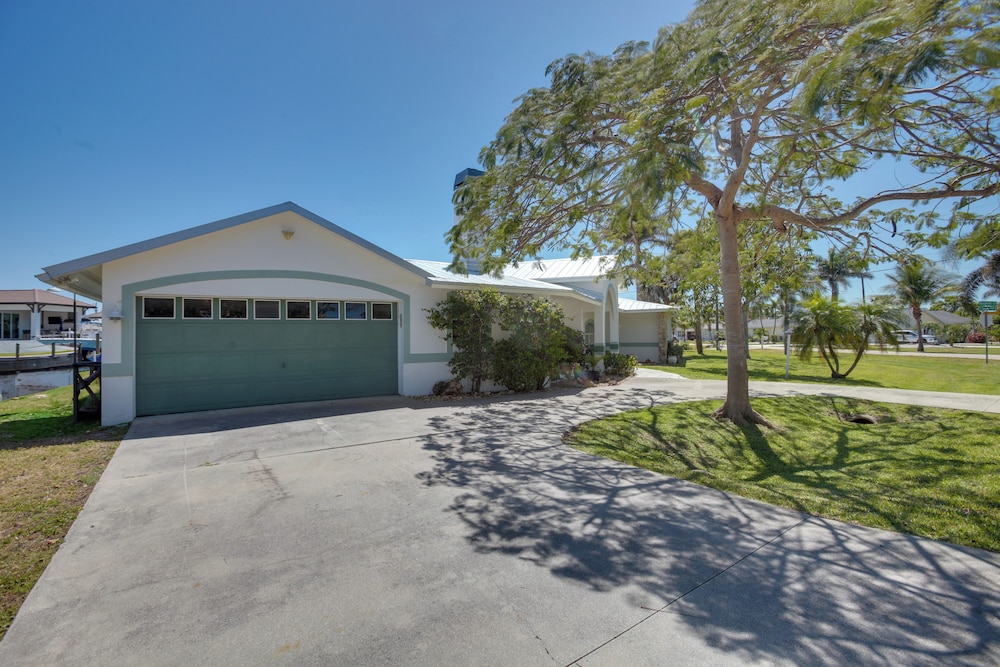 2 Mi to Beach: Canal-front Home in Cape Coral!