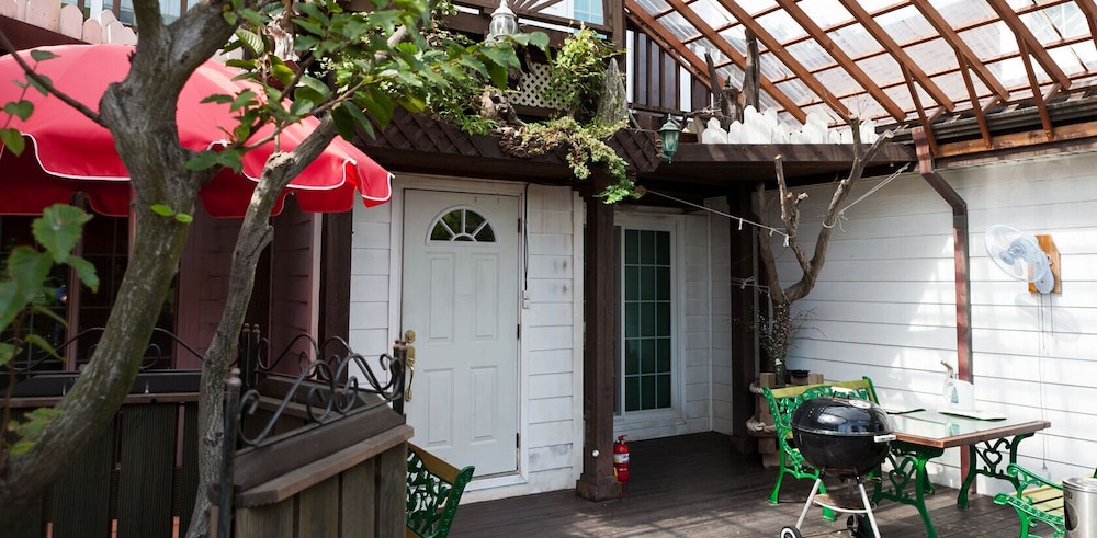 Taean White Sand Pension