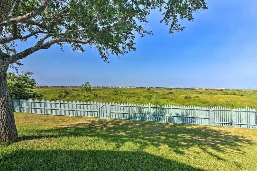 Absolute Paradise Galveston view 4
