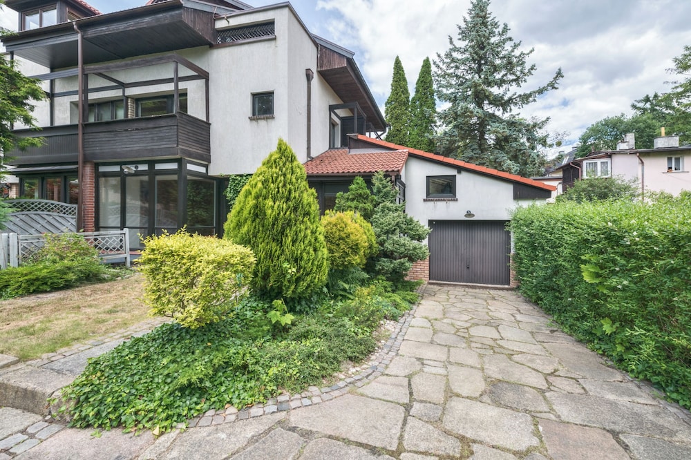 Pokój nad garażem by Grand Apartments