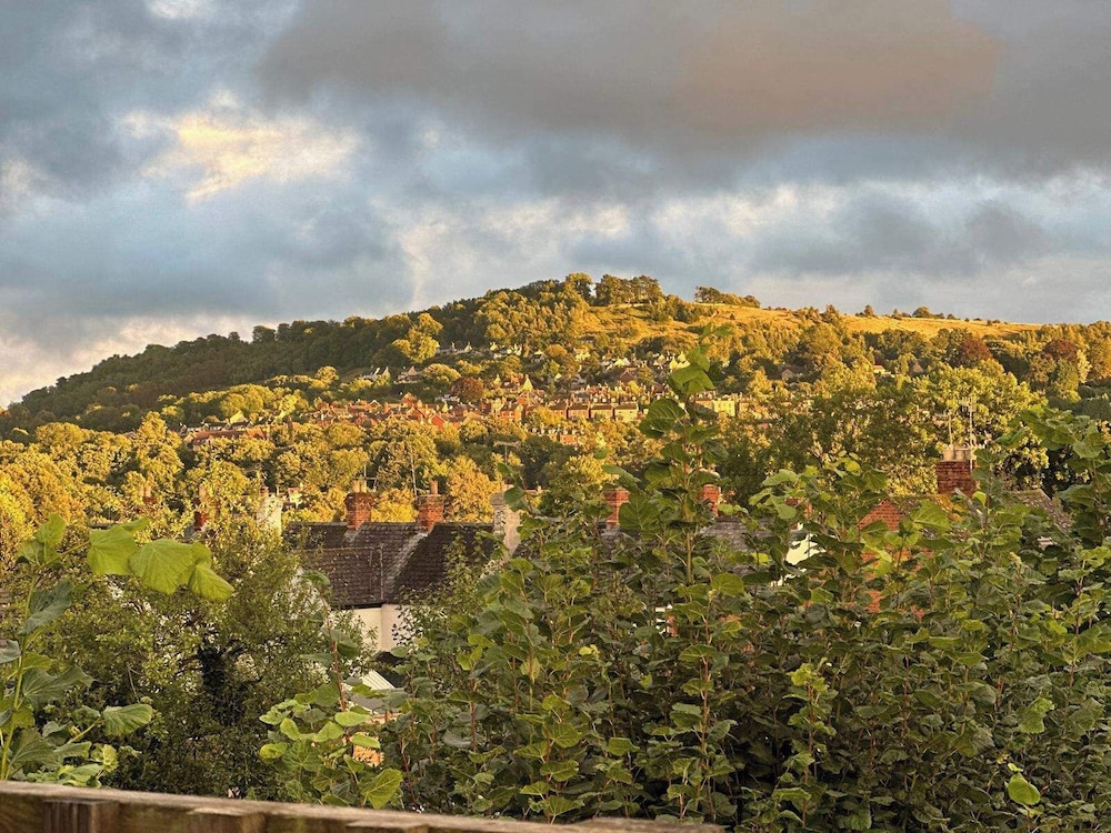 2br-sleeps6-parking-petsok-balcony-countryside