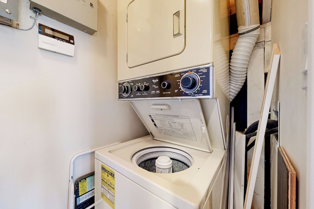 2BR Peaceful Home w/ Pool, Golf, Marina, W & D