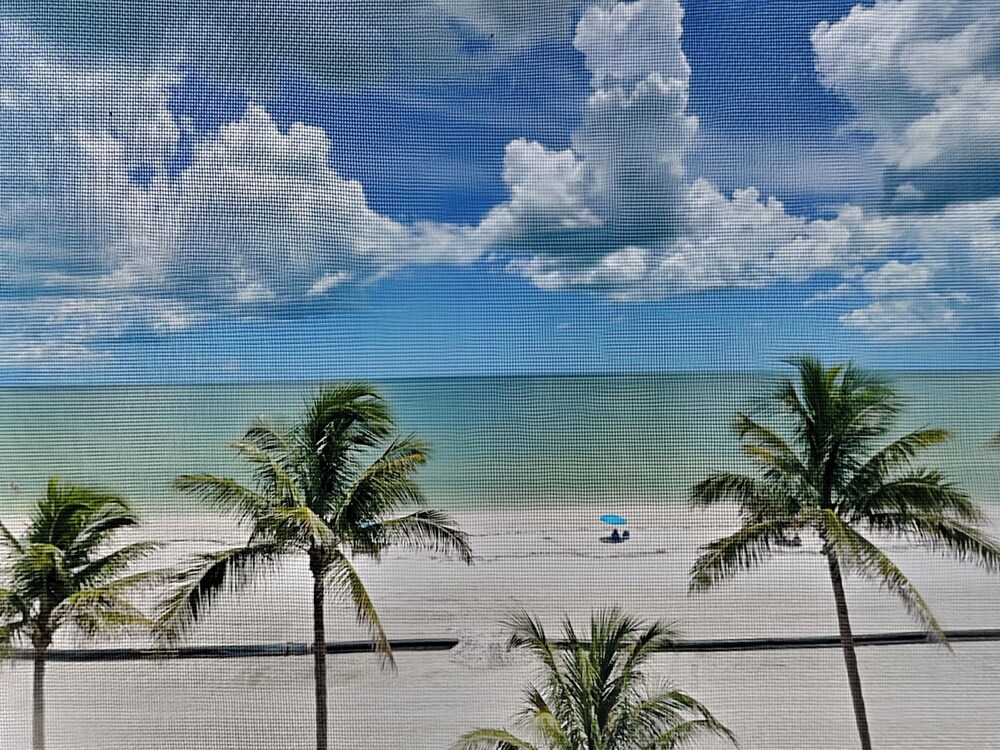 Seaside 4 by Distinctive Beach Rentals