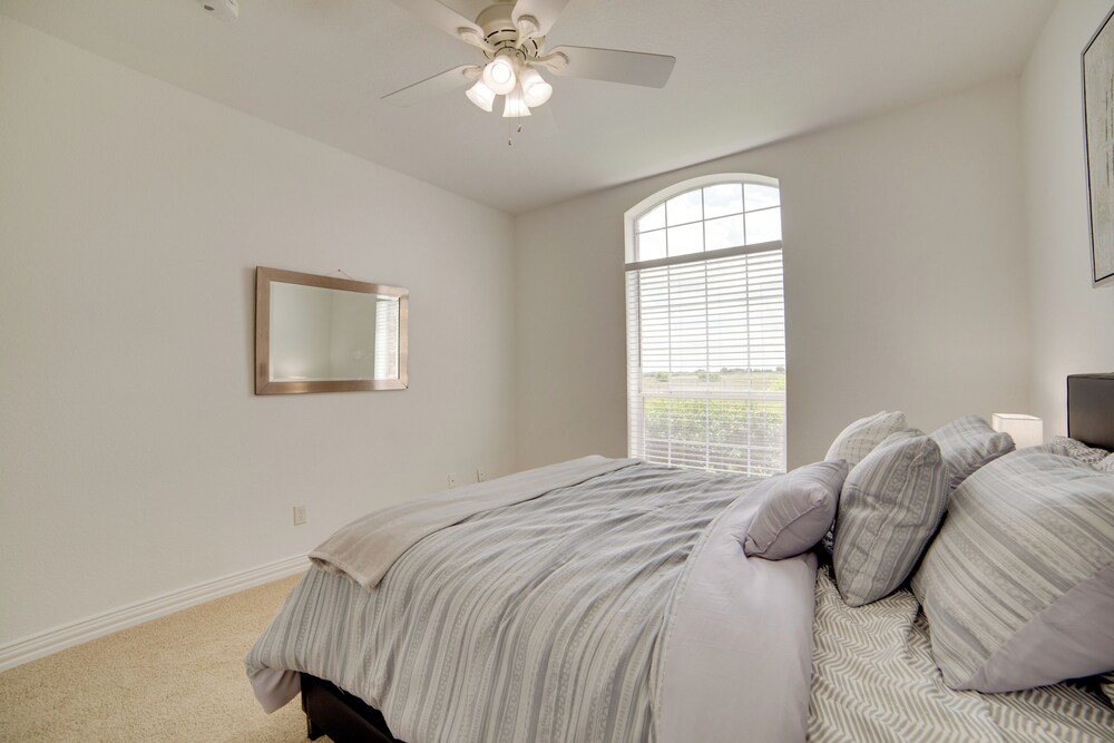 Game Room & Bar: Secluded Getaway in Farmersville