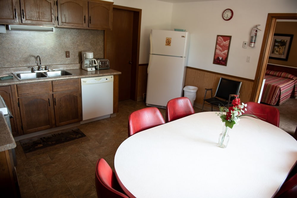 Adams Golden Acres Motel