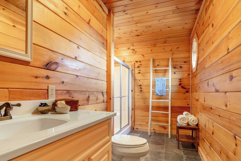 Secluded w/ Deck Views, Hot Tub, & Ping Pong Hudson in the Berks by Avantstay