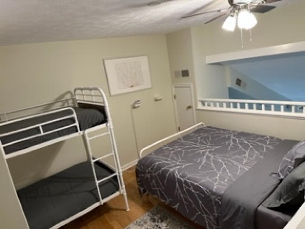 Condo Wintergreen pet Friendly Pool Access view 3