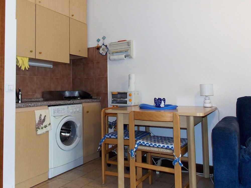 Flat With Parking Only 100m From the Beach