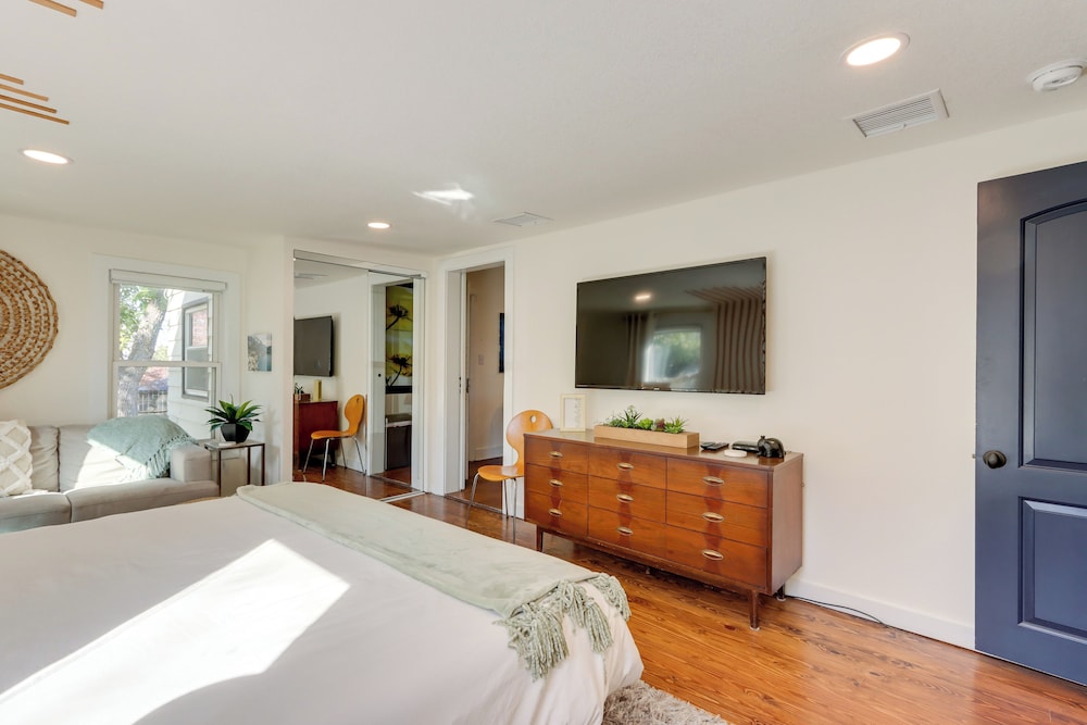 Chic Joplin Cottage w/ Patio < 3 Mi to Town!