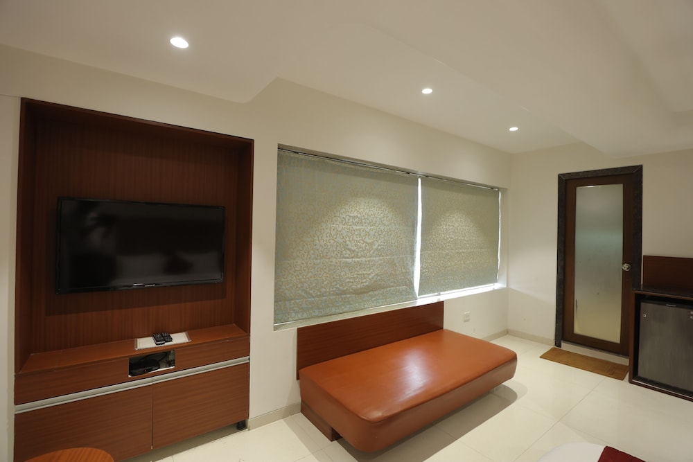 Hotel Shreeji Vatika-Airport Road