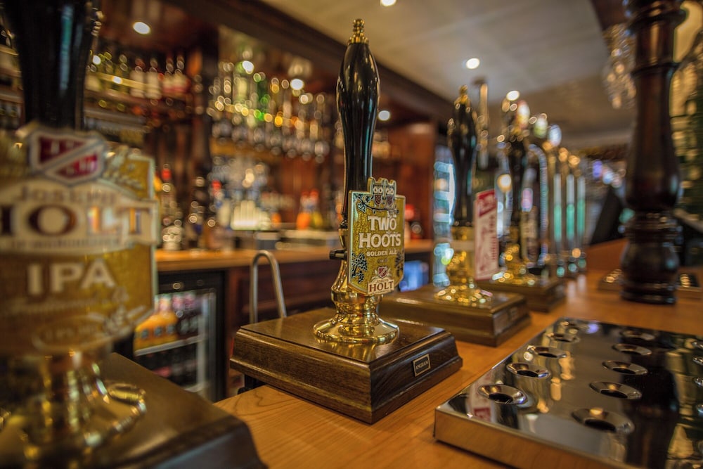 Norfolk Arms Hotel