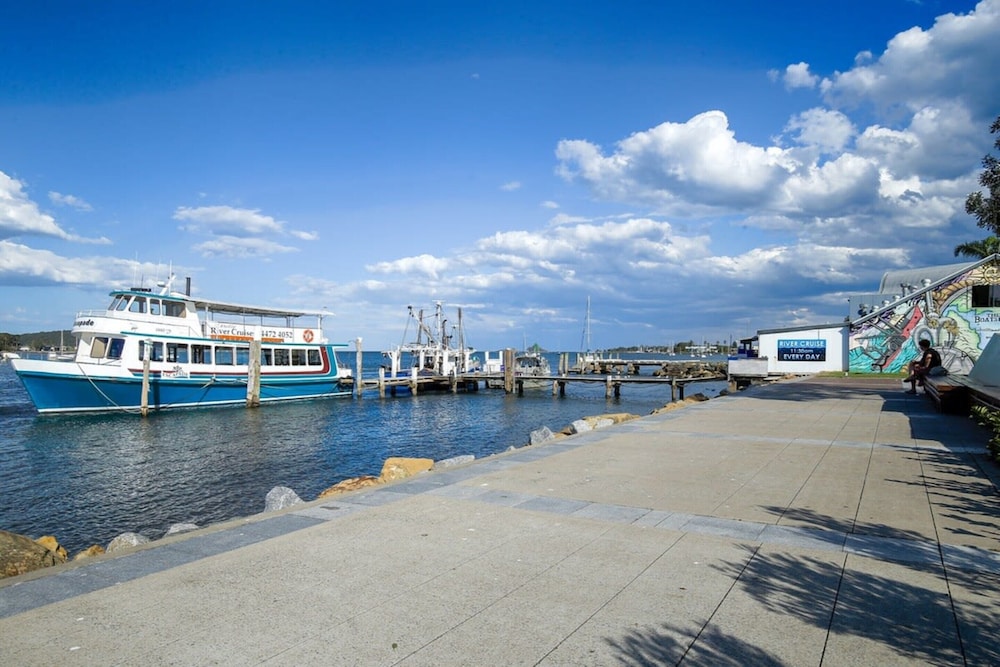 Gorgeous 2-bed Apartment By Shops