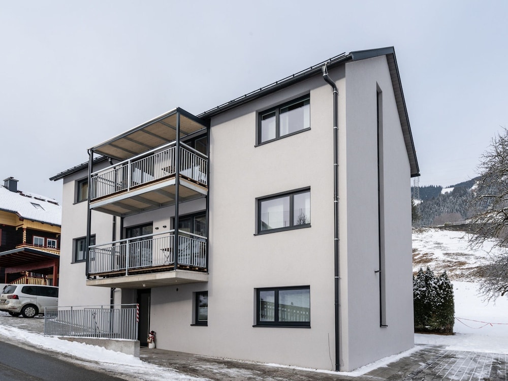 Large Apartment in Sankt Georgen With Balcony