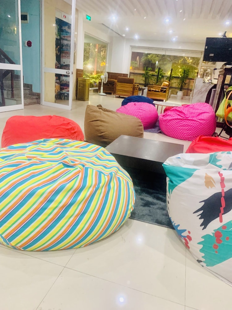 Central Beach Hotel - Hostel