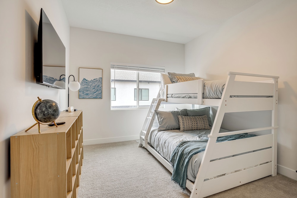 Hike & Ski: Townhome 8 Mi to Dtwn Ogden!