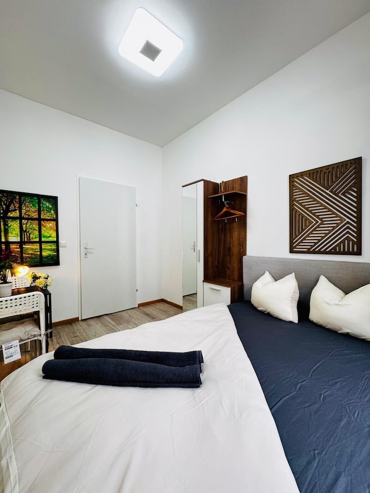 Affordable 4BR Near Stadthalle