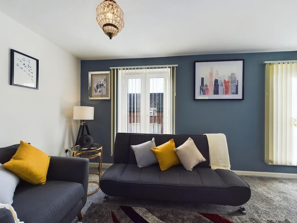 Riverfront Staffordshire Retreat