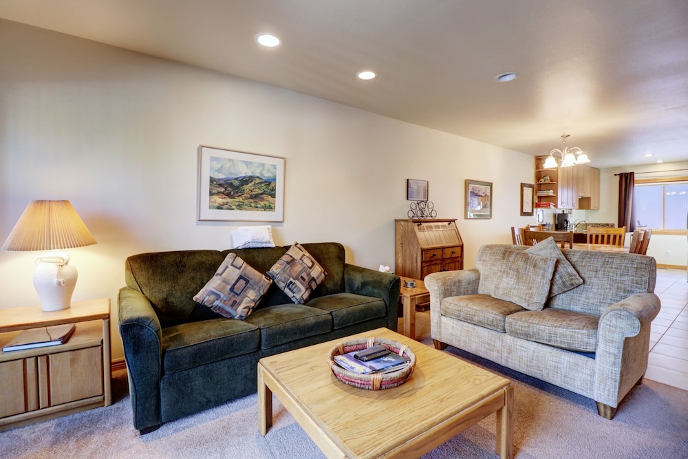 727b Meadow Creek 2 Bedroom Townhouse