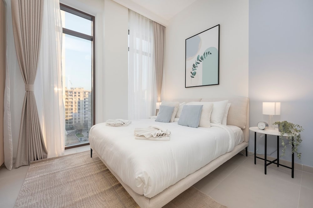 Peaceful 4-bedroom Bright Kitchen Space in Dubai Creek Harbour
