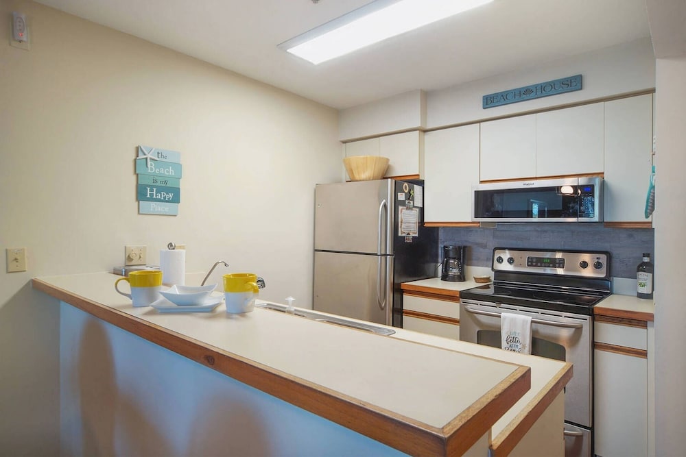 Bay Breezes At Hideaway Bay! Waterfront, Free Kayaks, Golf Cart 2 Bedroom Condo by Redawning view 5