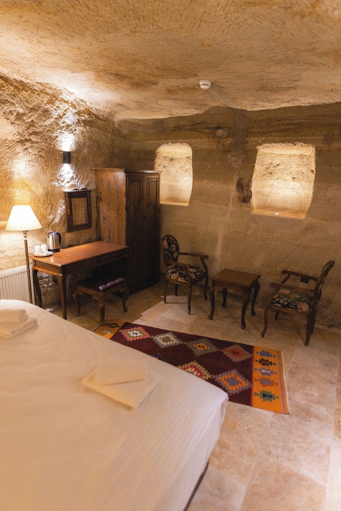 Memory Cave House