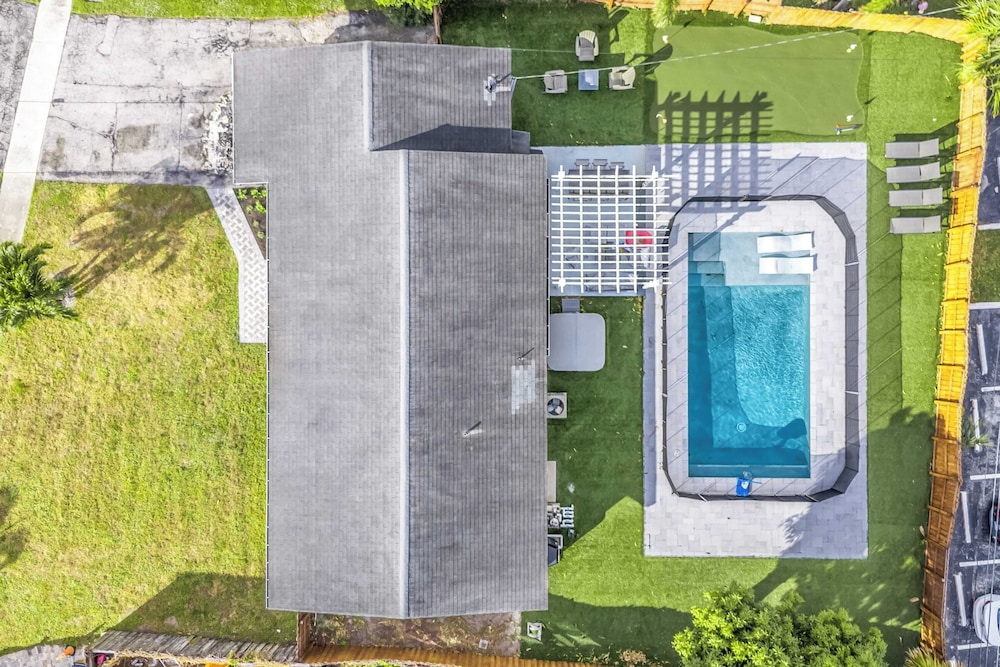 Pool, Hot Tub & Putting Green Near Deerfield Beach Oasis on Fourth by Avantstay