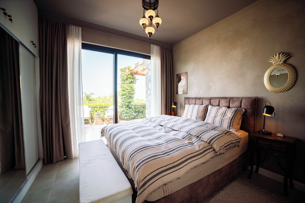Modern and Cozy Designer Apartment in Relaxing Environment