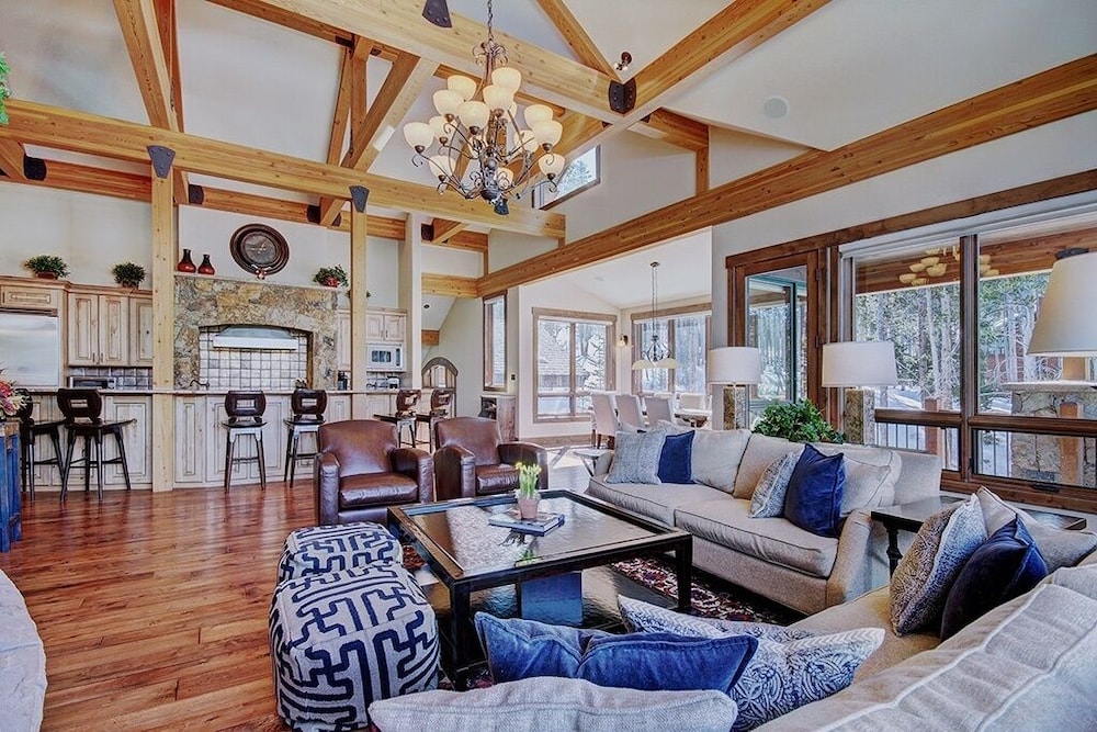 Mountain Majesty Manor 5 Bedroom Home by RedAwning