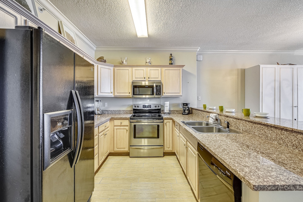 Twin Palms by Book That Condo