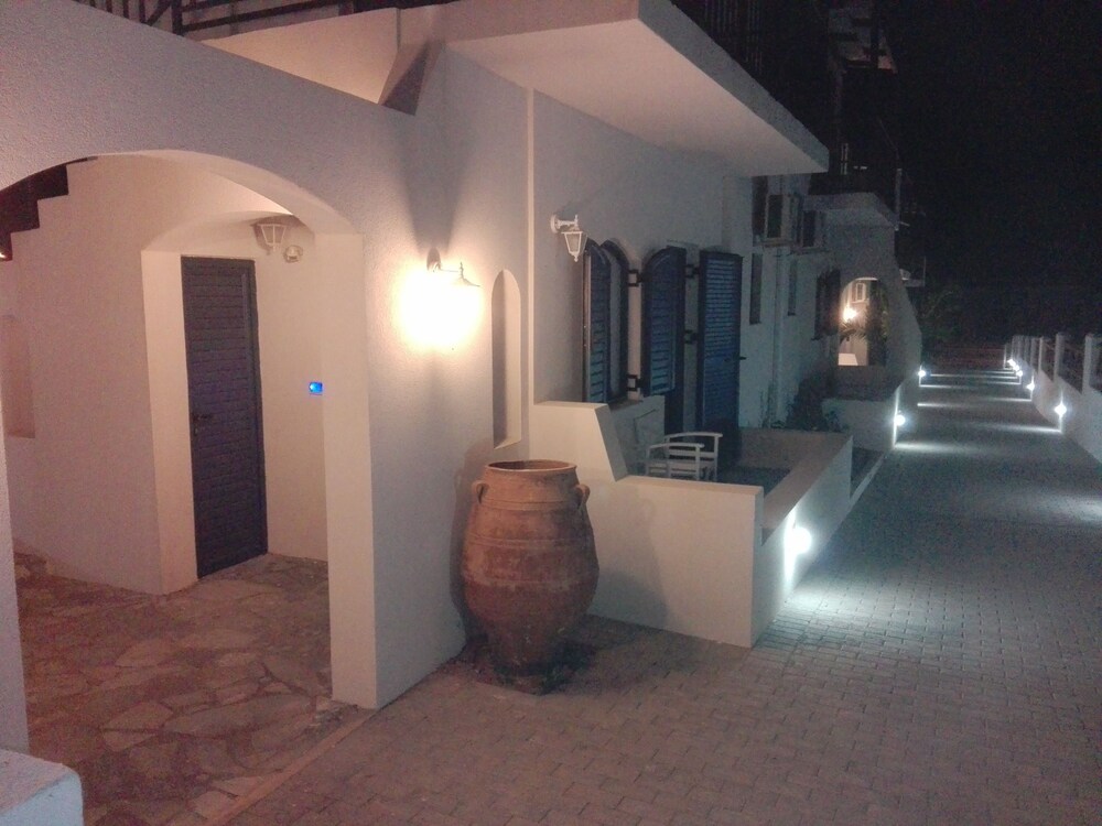 Okirroi Villas