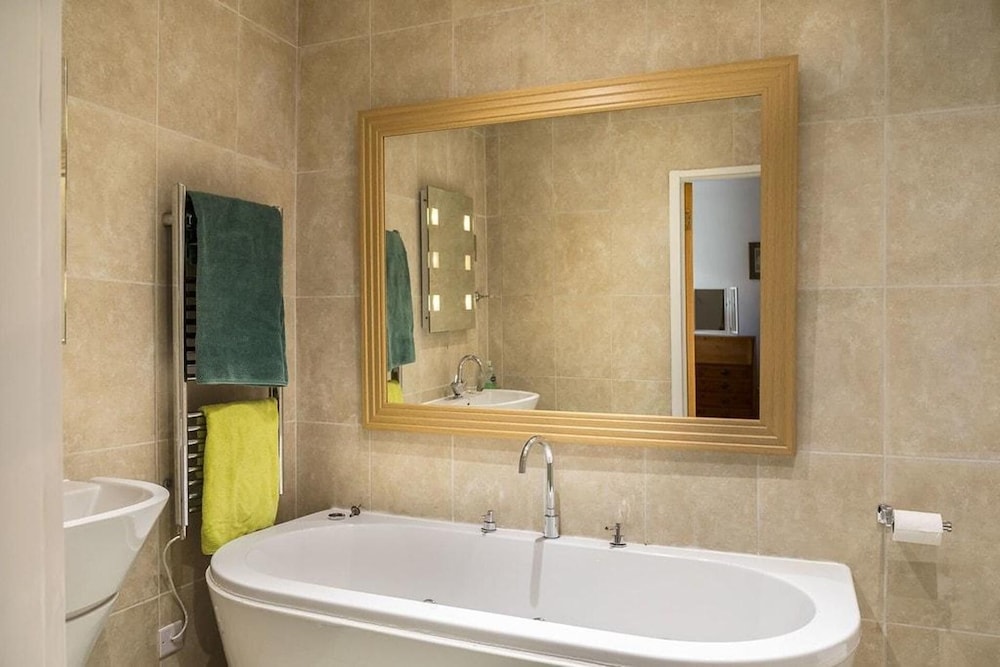 Specious Family Kensington 5-bed House, Sleeps 12