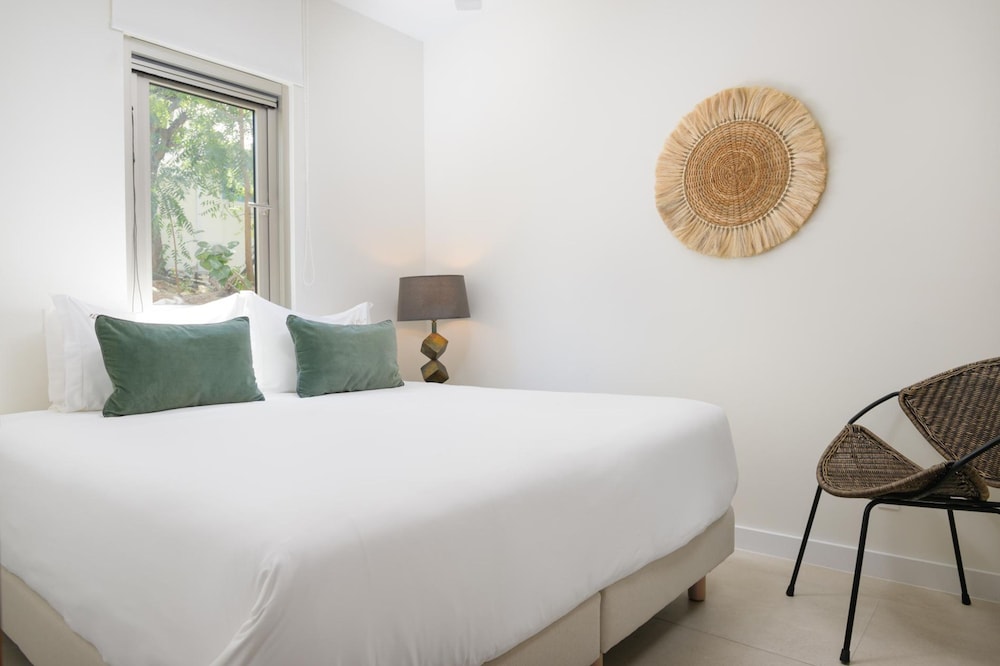 La Mer Villa South Oceanfront Luxury on Sapodilla Bay