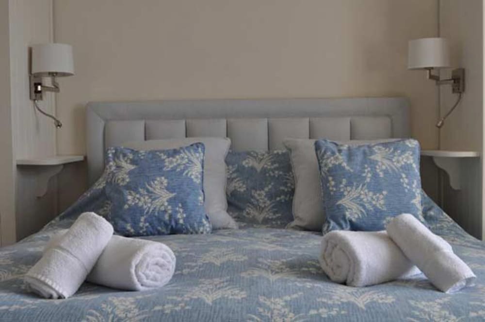 Gorgeous Apartment Only Yards From Polzeath Beach view 2
