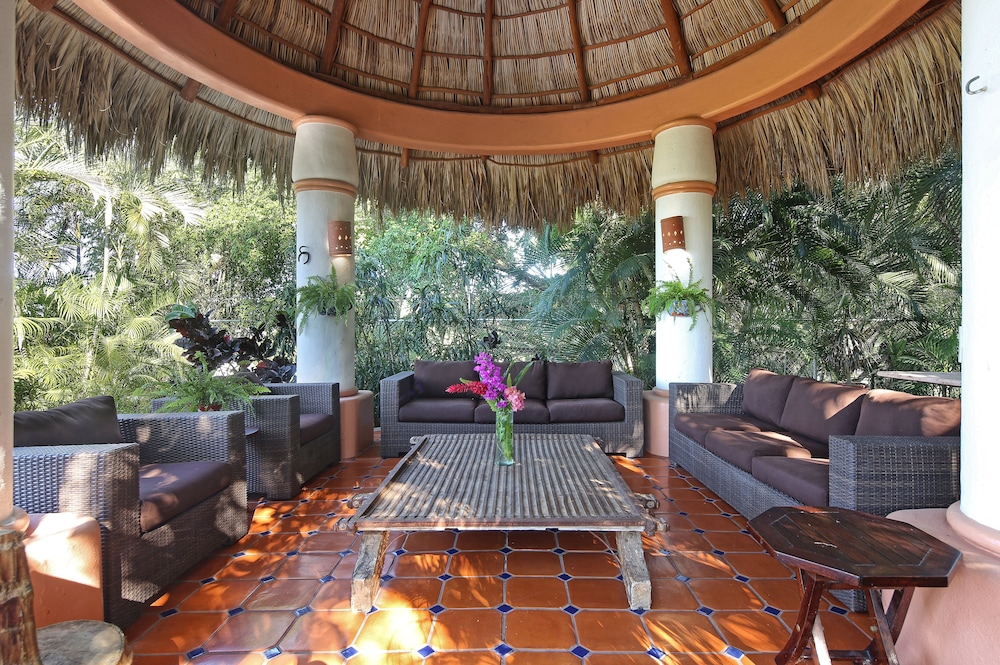 Caracol Estates