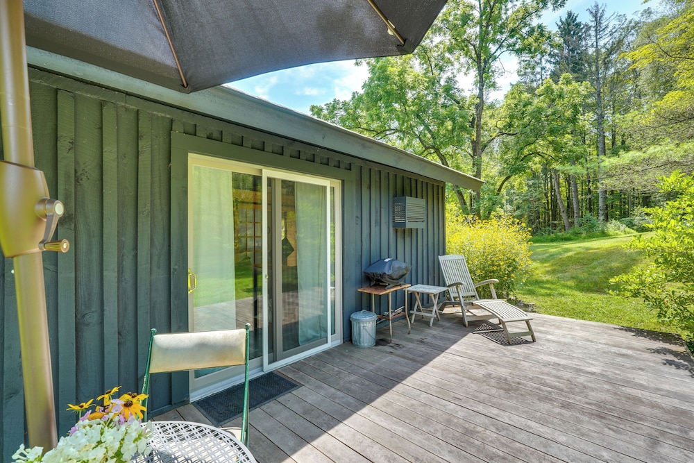 Highland 1850s Studio Barn on Sprawling 4.5 Acres!
