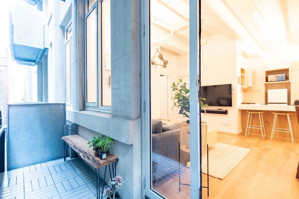 Beautiful 1 Bedroom Apartment Next to Southern Cross Station
