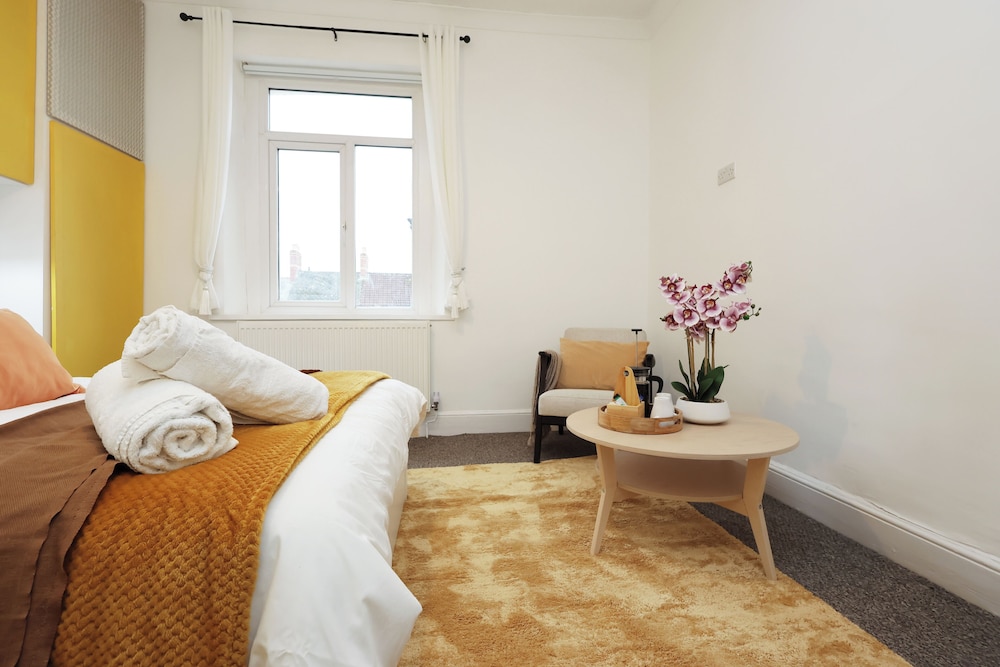 Cardiff Guesthouse & On-Street Parking