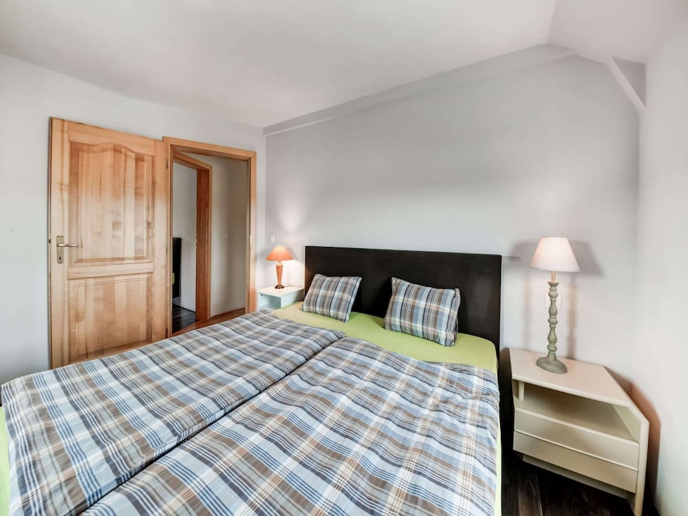 Green Hillside Apartment-petit Wilogne view 5