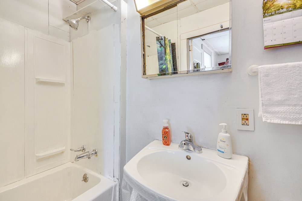 Pet-friendly Home w/ Grill & Porch in Martinsville
