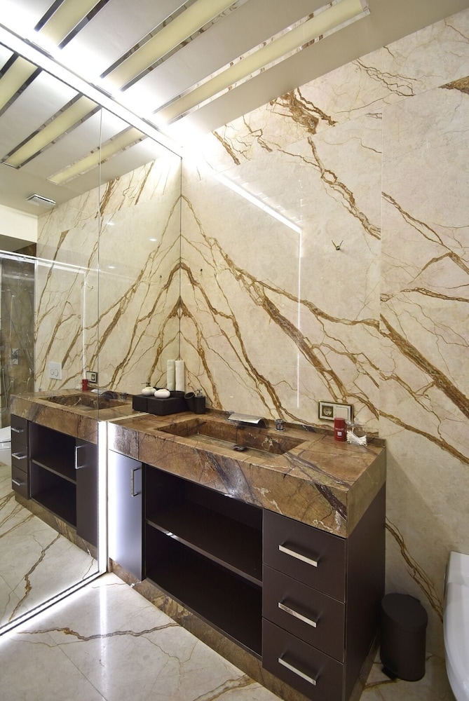 North Ave. Apartments by Luxe Group HH55